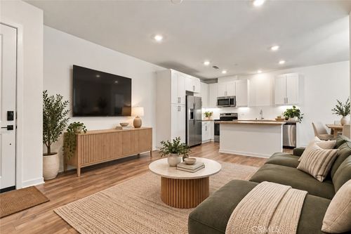 303-6123 Valentina Way, Eastvale, CA, 92880 | Card Image