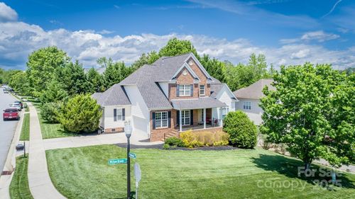 7245 Willowbrook Dr, Denver, NC, 28037-5450 | Card Image