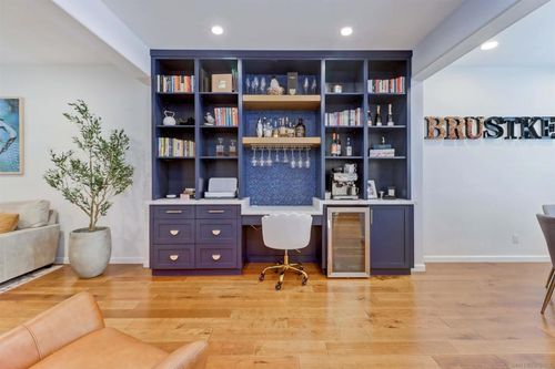 17-946 Camino De La Reina, San Diego, CA, 92108-3003 | Card Image