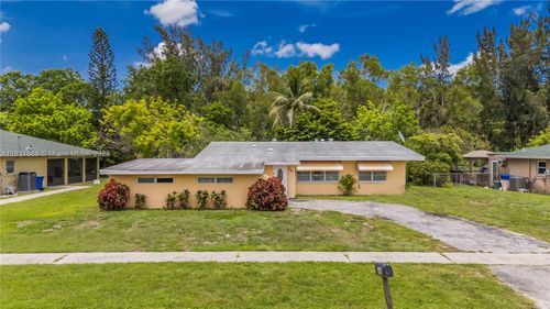 886 Camellia Dr, Royal Palm Beach, FL, 33411-3409 | Card Image
