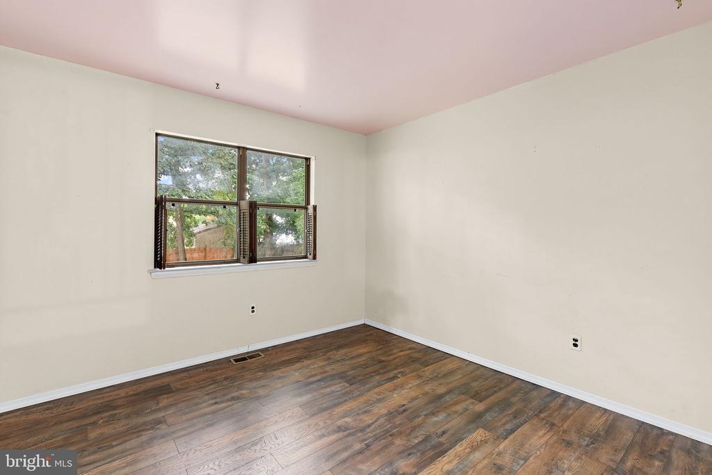 Residential in EDGEWOOD 4