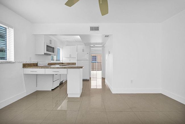 APT-10 - 1409 Euclid Ave, Condo with 1 bedrooms, 1 bathrooms and null parking in Miami Beach FL | Image 11