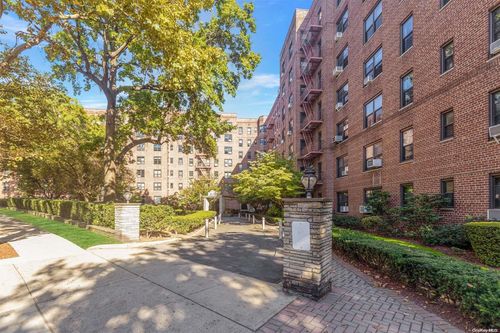 apt-231-84-01 Main St, Briarwood, NY, 11435-1713 | Card Image