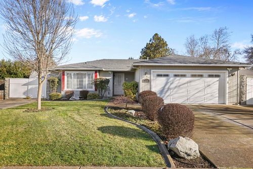 1378 Glengrove Ave, Central Point, OR, 97502-2943 | Card Image