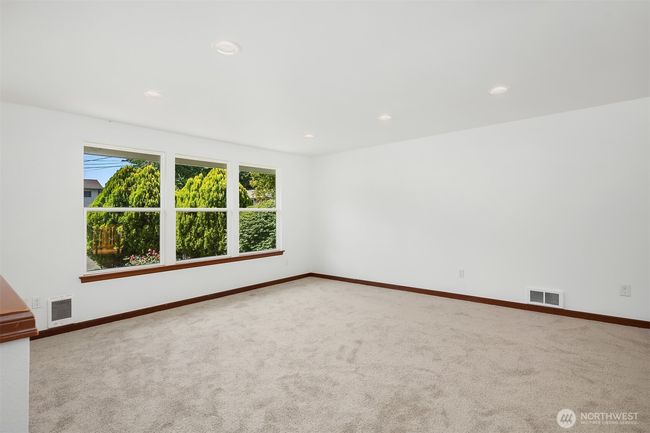 Living Room | Image 14