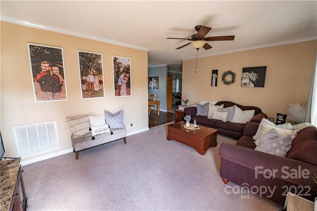 View as you walk into the home. | Image 14