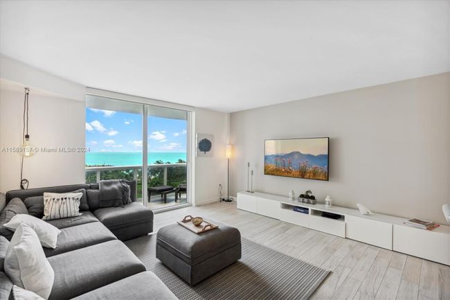 634 - 10275 Collins Ave, Condo with 2 bedrooms, 2 bathrooms and null parking in Bal Harbour FL | Image 6