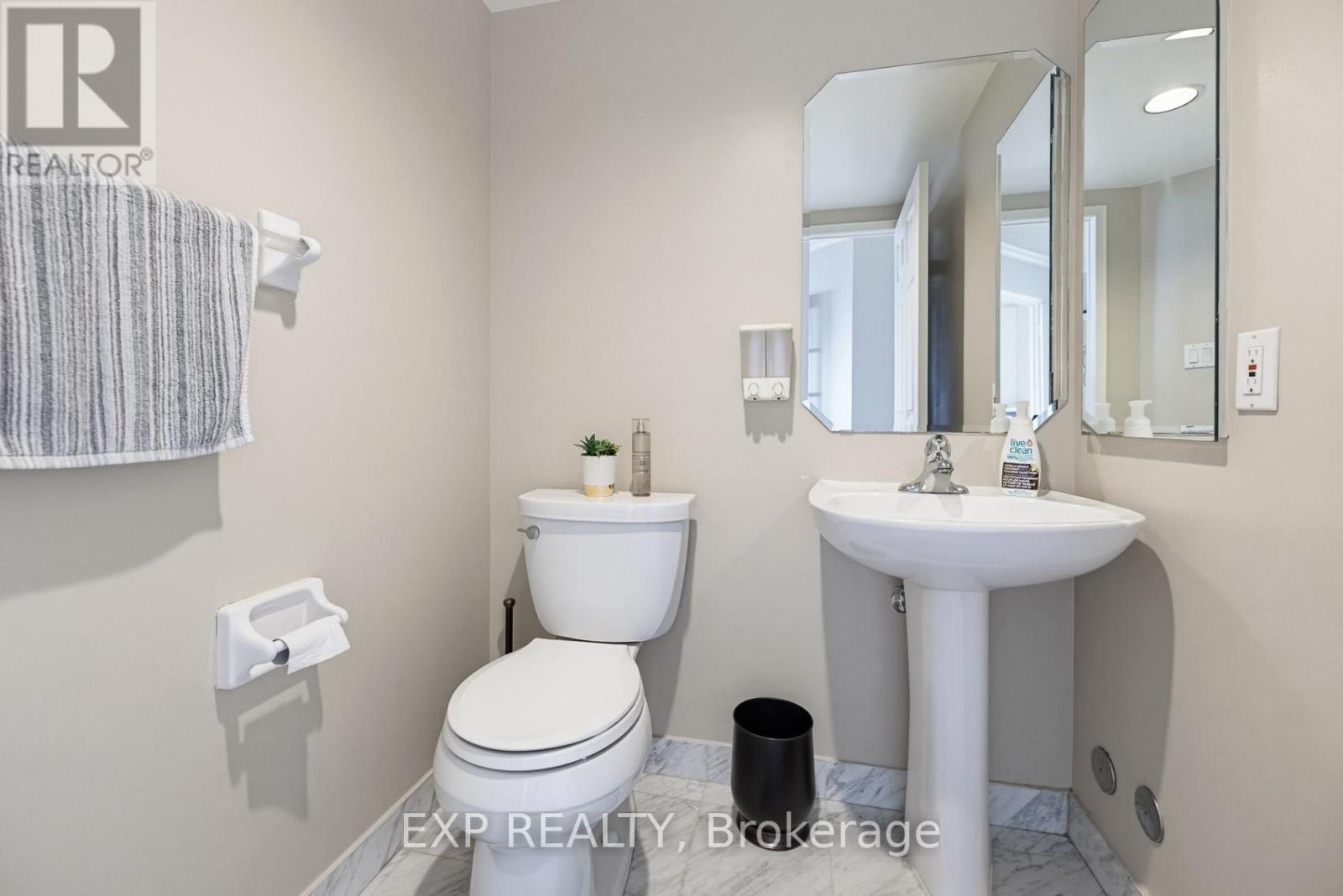 Residential in Toronto (Tam O'Shanter-Sullivan) 4