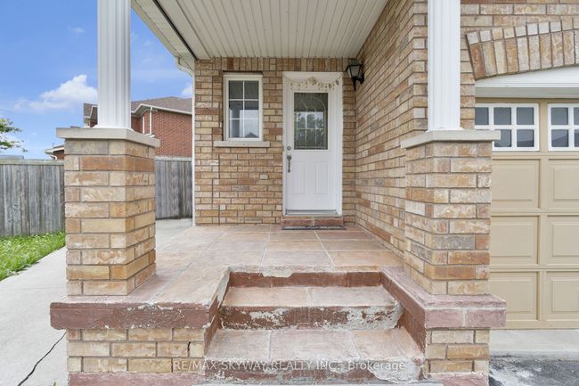 19 Rednor Dr, House attached with 4 bedrooms, 4 bathrooms and 4 parking in Brampton ON | Image 7