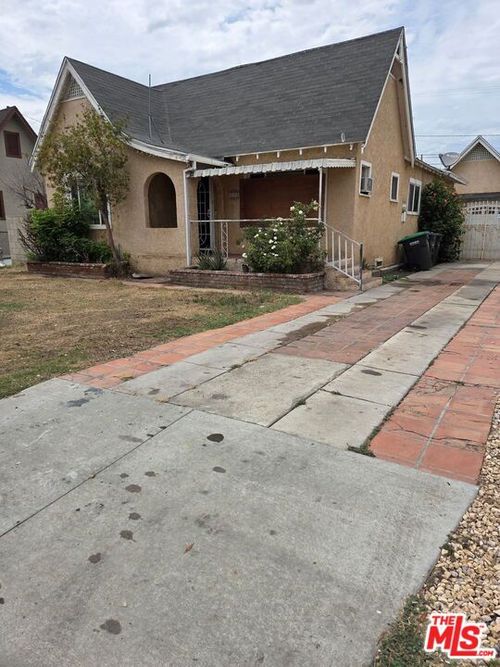 855 Palm Dr, Colton, CA, 92324-2556 | Card Image