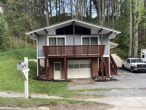 1315 Russ Ave, Waynesville, NC, 28786-4142 | Card Image