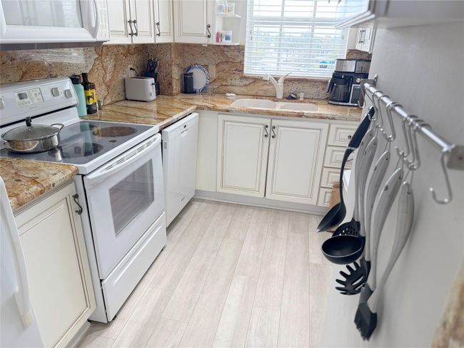 APT-406 - 140 Ne 28 Th Ave, Condo with 2 bedrooms, 2 bathrooms and null parking in Pompano Beach FL | Image 12