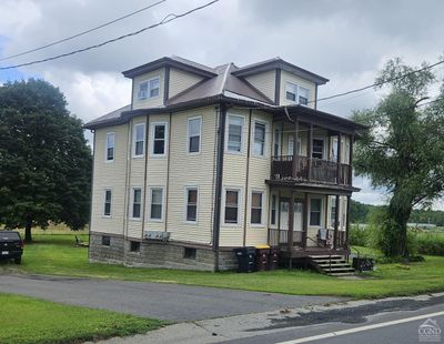 102 Bridge St, Home with 5 bedrooms, 3 bathrooms and null parking in Bethlehem NY | Image 1