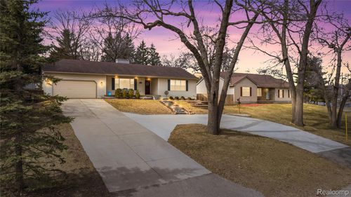 1501 Miller Rd, Lake Orion, MI, 48362-3756 | Card Image