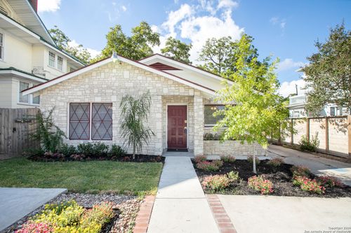 1038 W Woodlawn Ave, San Antonio, TX, 78201-5728 | Card Image