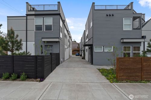 a-9002 15th Ave Sw, Seattle, WA, 98106-2450 | Card Image