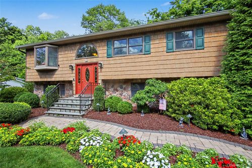 17 Scotsdale Rd, Carmel, NY, 10512-6372 | Card Image