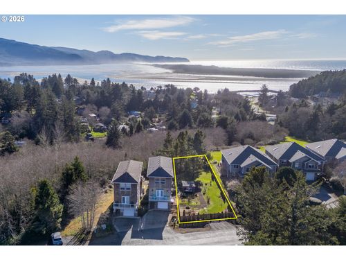 212-212 Holly Heights Ave, Tillamook, OR, 97141 | Card Image