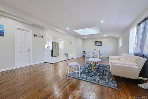 172 Horseblock Rd, Brookhaven, NY, 11719-9559 | Card Image