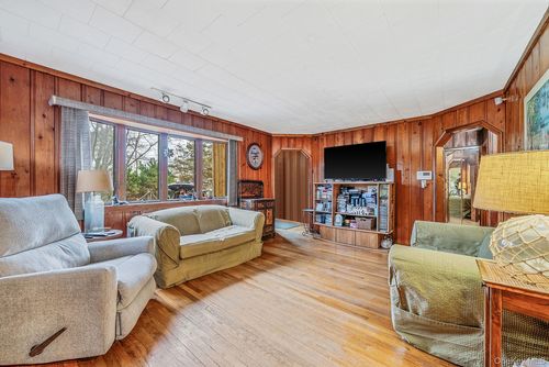 1432 Gardiner Drive, Islip, NY, 11706 | Card Image