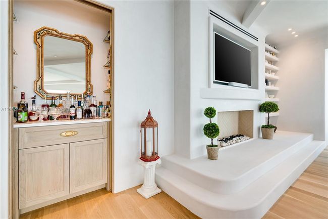 APT-55F - 1425 Brickell Ave, Condo with 3 bedrooms, 5 bathrooms and null parking in Miami FL | Image 6