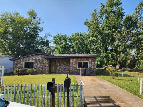 1002 E F St, Russellville, AR, 72801-4224 | Card Image