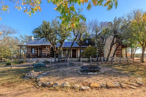 401 Clear Creek Ln, Fredericksburg, TX, 78624-8143 | Card Image