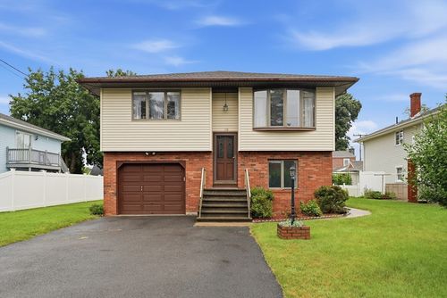10 Bramucci Street, Ludlow, MA, 01056 | Card Image
