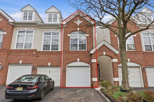 212 Swanstrom Pl E, Union, NJ, 07083-5054 | Card Image