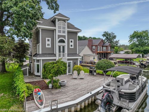 2182 Park Cir, Keego Harbor, MI, 48320-1220 | Card Image