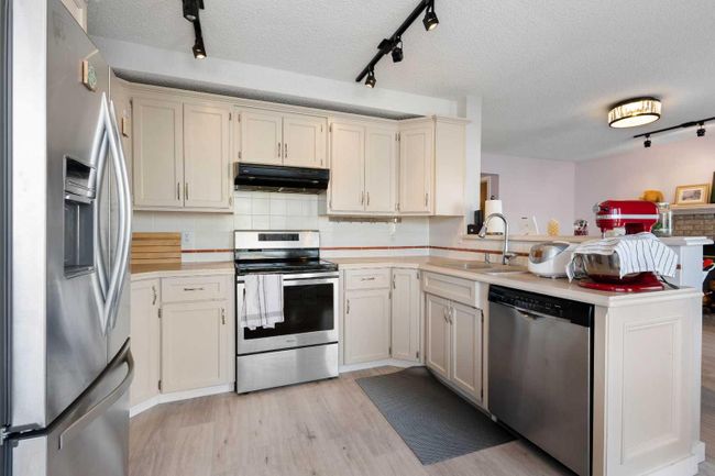 65 Scanlon Hill Nw, Home with 4 bedrooms, 3 bathrooms and 4 parking in Calgary AB | Image 6