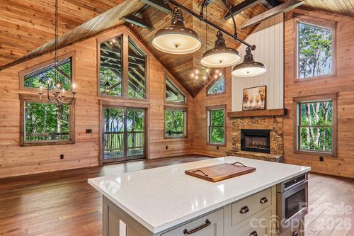 102 Iga Trl, Maggie Valley, NC, 28751 | Card Image