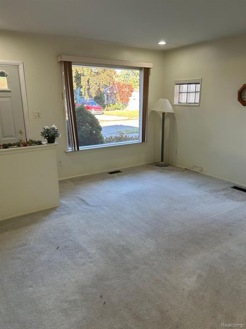 17219 Oconnor Ave, Allen Park, MI, 48101-2844 | Card Image