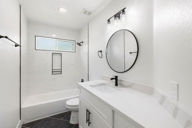 Secondary bathroom upstairs. | Image 20