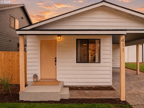 411 S 1st St, Silverton, OR, 97381-2103 | Card Image