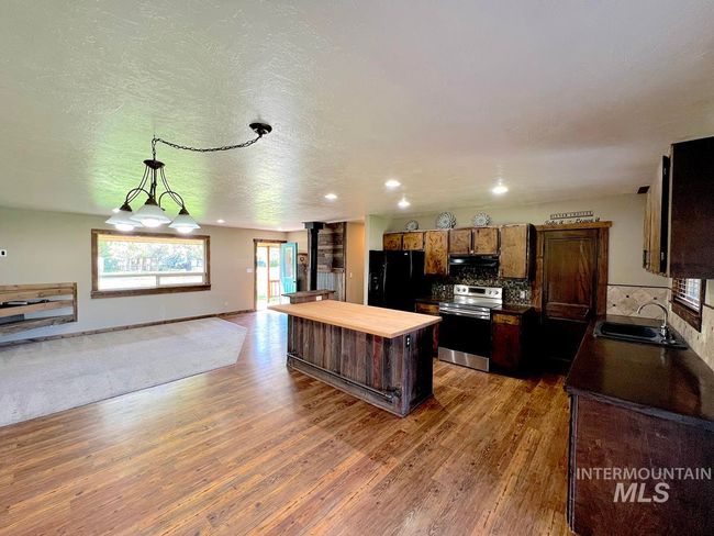 13974 Rustic Rd, House other with 3 bedrooms, 2 bathrooms and 3 parking in McCall ID | Image 5