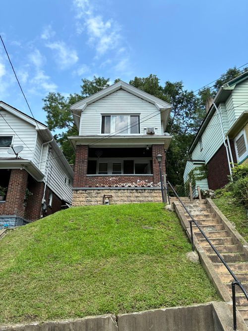 1530 Marie St, Wilkinsburg, PA, 15221-1210 | Card Image
