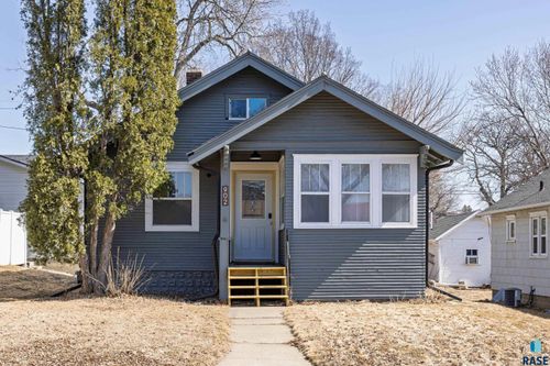 902 S Menlo Ave Avenue, Sioux Falls, SD, 57104 | Card Image