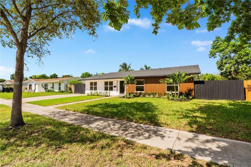 9261 Sw 183rd Ter, Palmetto Bay, FL, 33157-5733 | Card Image