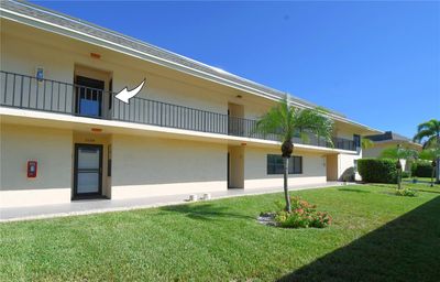 Welcome to this charming 2BR/2BA condo located in the Villas de Golf Condominiums, a desirable 55+ community in Largo. | Image 1