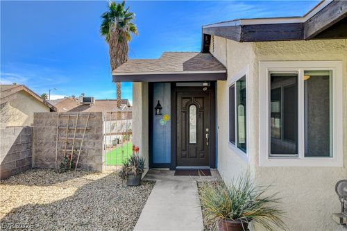 6779 Flora Dr, Las Vegas, NV, 89103-3157 | Card Image