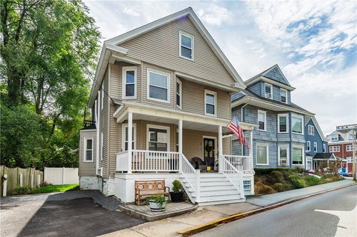 5 Gardiner St, Newport, RI, 02840-2213 | Card Image
