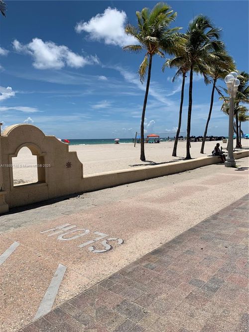 apt-2d-322 Taylor St, Hollywood, FL, 33019-1421 | Card Image