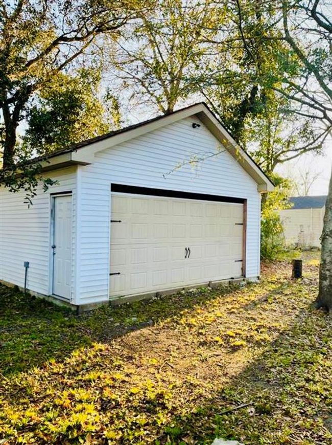 6115 Jade Ave, House other with 5 bedrooms, 2 bathrooms and 4 parking in Port Arthur TX | Image 6