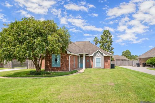 16307 Megan Ln, Prairieville, LA, 70769-5377 | Card Image