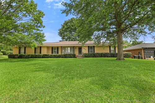 1942 W Locust St, Durant, OK, 74701-3450 | Card Image