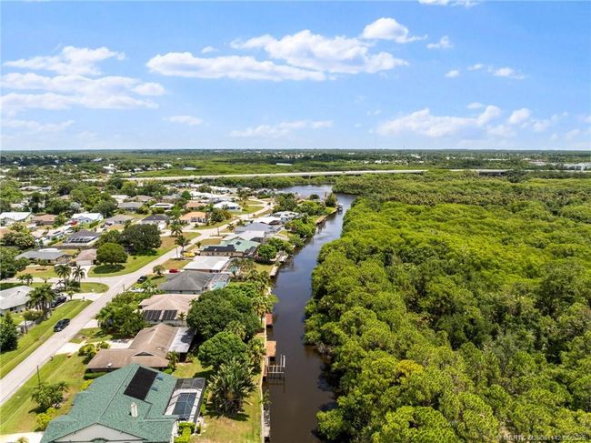 1339 Se Coral Reef St, House other with 3 bedrooms, 2 bathrooms and 2 parking in Port Saint Lucie FL | Image 4
