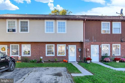 39 Commerce St, NEW OXFORD, PA, 17350-1704 | Card Image