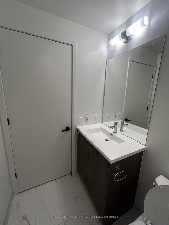 1509 - 28 Interchange Way, Condo with 2 bedrooms, 1 bathrooms and null parking in Concord ON | Image 6