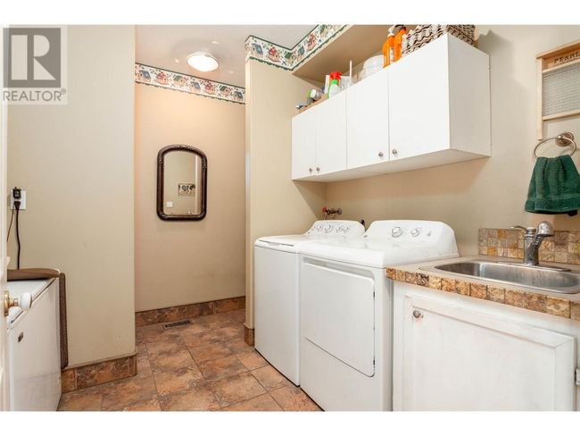 6655 Cosens Bay Rd, House other with 7 bedrooms, 5 bathrooms and 8 parking in Coldstream BC | Image 26